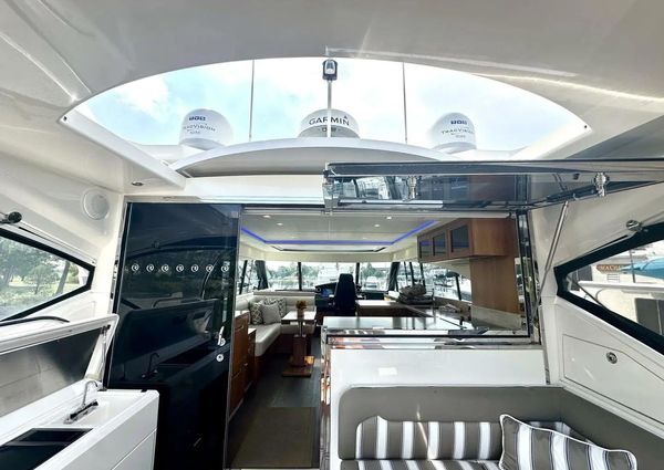 Riviera 5400 Sport Yacht image