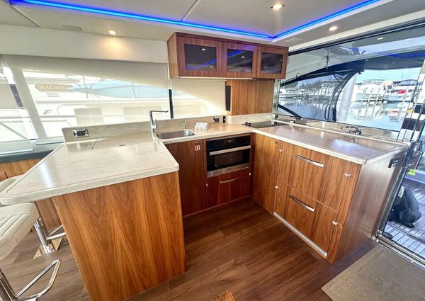 Riviera 5400 Sport Yacht image