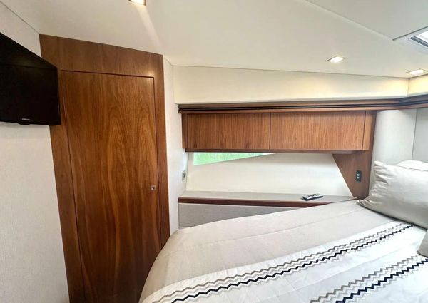 Riviera 5400 Sport Yacht image