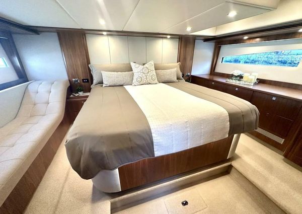 Riviera 5400 Sport Yacht image