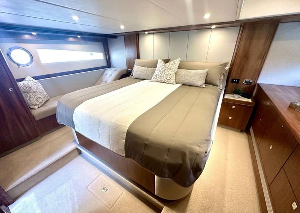 Riviera 5400 Sport Yacht image