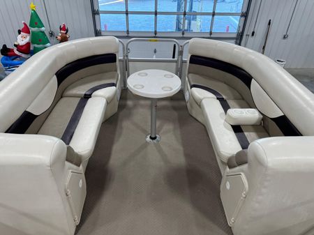 Sundancer-pontoons 243-TRITOON image