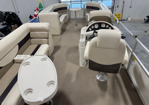 Sundancer-pontoons 243-TRITOON image