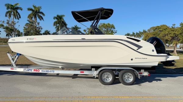 Bayliner DX2200 