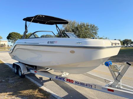 Bayliner DX2200 image