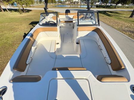 Bayliner DX2200 image