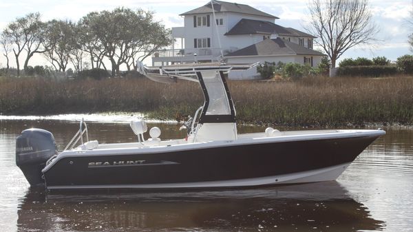 Sea Hunt 21 Center Console 