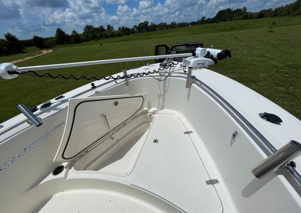 Pursuit 230-CENTER-CONSOLE image