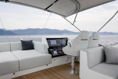 Azimut S8 image