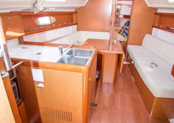 Beneteau 31 image