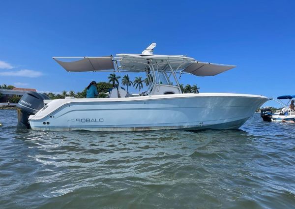 Robalo R300 Center Console image