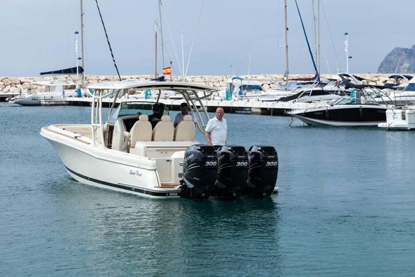 Chris-Craft Catalina 34 - main image