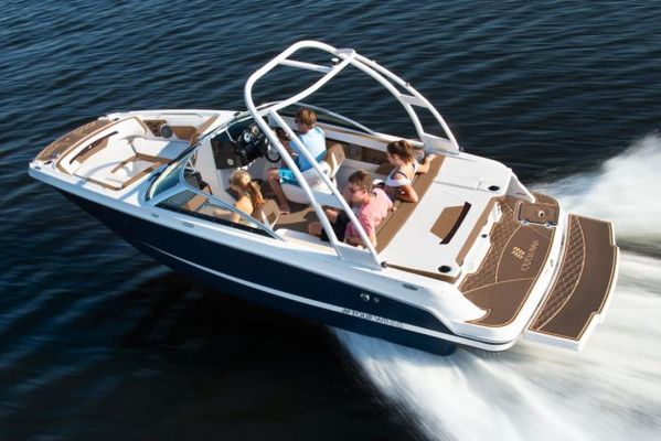 Four Winns HD2 Surf - main image