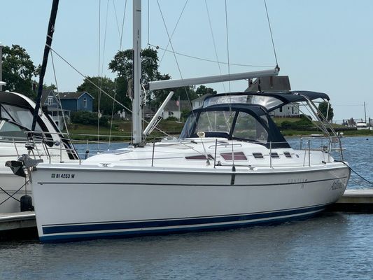 Hunter 38 - main image