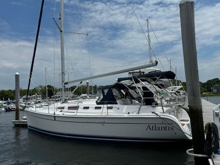 Hunter 38 image