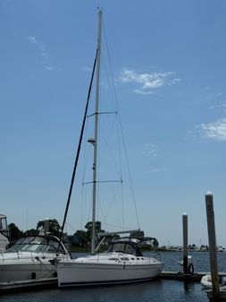 Hunter 38 image