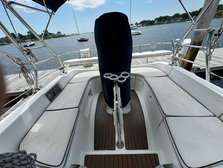 Hunter 38 image