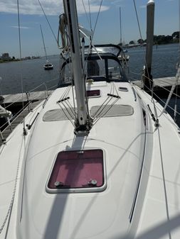 Hunter 38 image