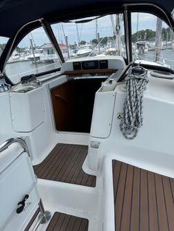 Hunter 38 image