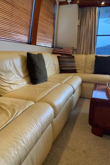 Carver 570 Voyager Pilothouse image