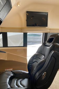 Carver 570 Voyager Pilothouse image