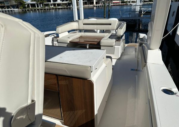 Tiara Yachts 43 LS image