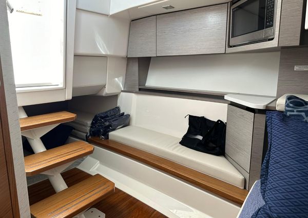 Tiara Yachts 43 LS image