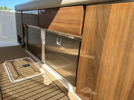 Tiara Yachts 43 LS image