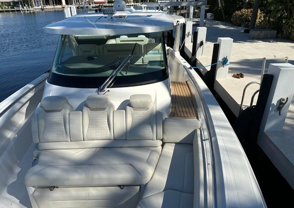 Tiara Yachts 43 LS image