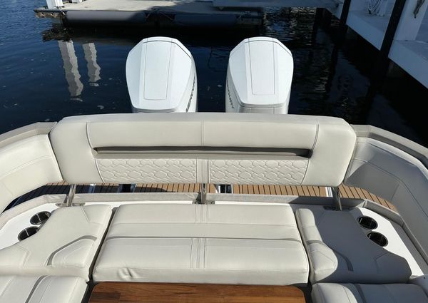 Tiara Yachts 43 LS image