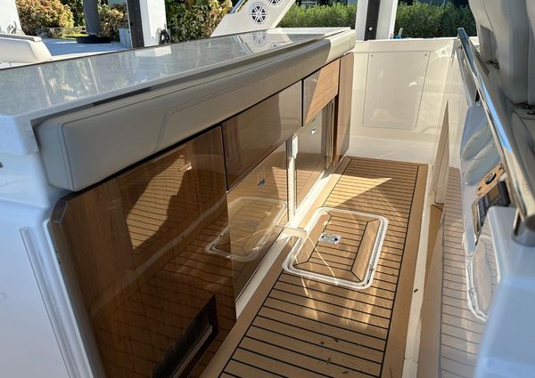 Tiara Yachts 43 LS image