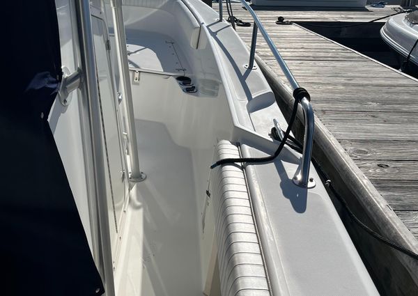 Boston-whaler CENTER-CONSOLE-OUTRAGE image