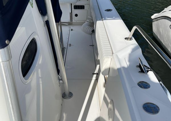 Boston-whaler CENTER-CONSOLE-OUTRAGE image