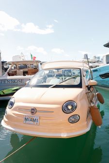 Fiat 500 Car Offshore image