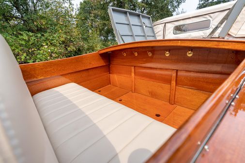 Chris-Craft Cadet Triple Cockpit image