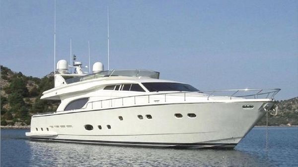 Ferretti Yachts 810 