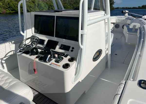 Contender 39-ST-CENTER-CONSOLE image