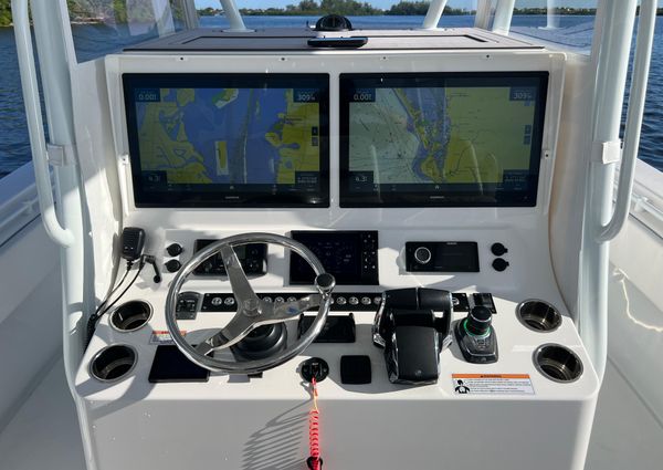 Contender 39-ST-CENTER-CONSOLE image