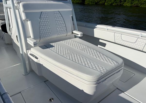 Contender 39-ST-CENTER-CONSOLE image