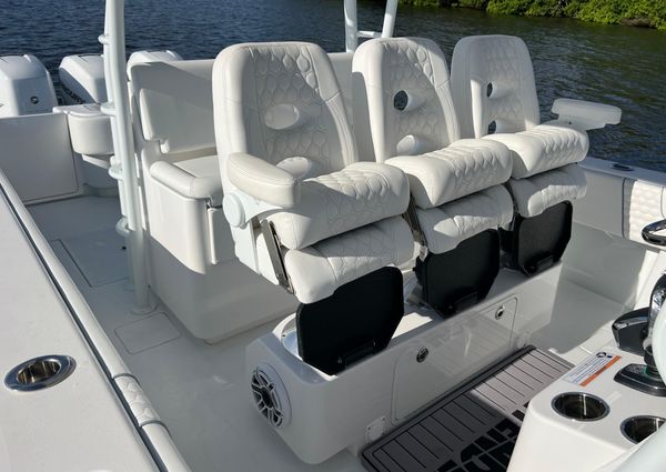 Contender 39-ST-CENTER-CONSOLE image