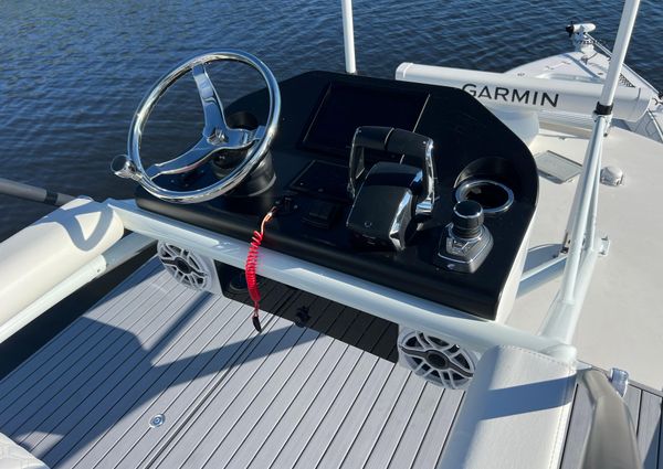 Contender 39-ST-CENTER-CONSOLE image