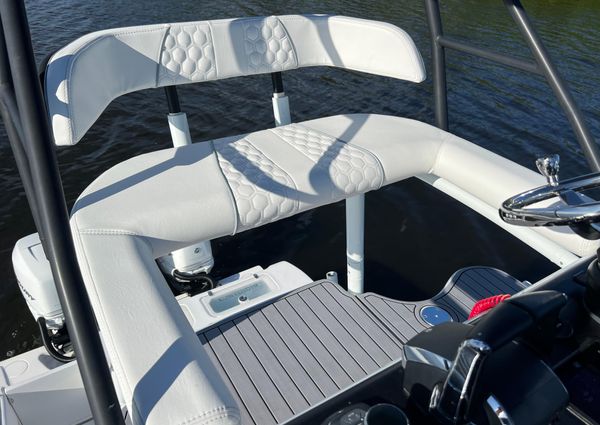 Contender 39-ST-CENTER-CONSOLE image