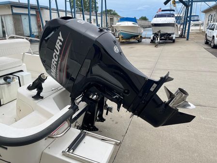 Boston Whaler 170 Montauk image