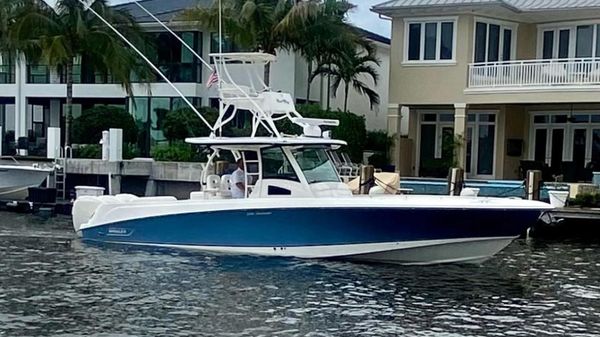 Boston Whaler 370 Outrage 