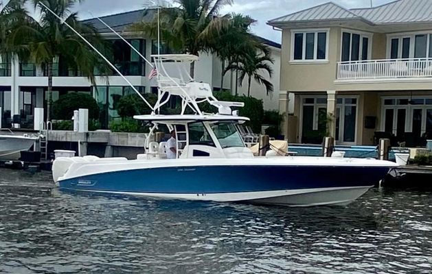 Boston Whaler 370 Outrage - main image