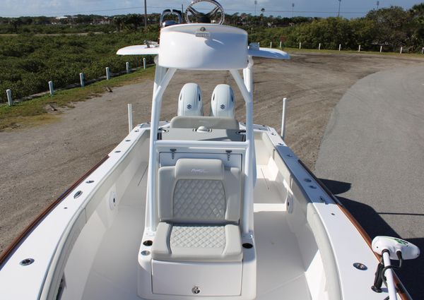 Front Runner 26 Center Console image