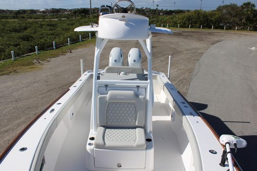 Front Runner 26 Center Console image