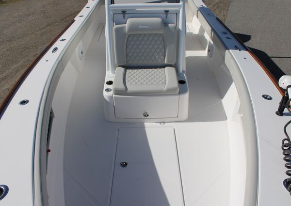 Front Runner 26 Center Console image