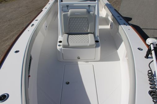 Front Runner 26 Center Console image