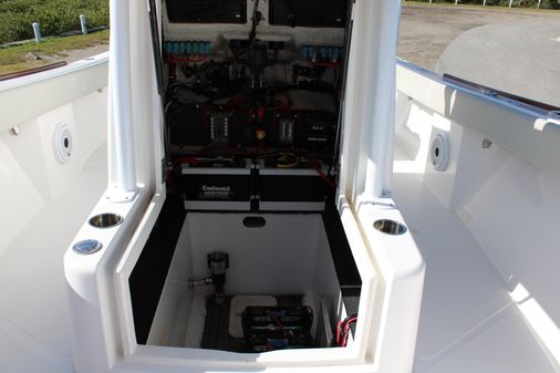 Front Runner 26 Center Console image